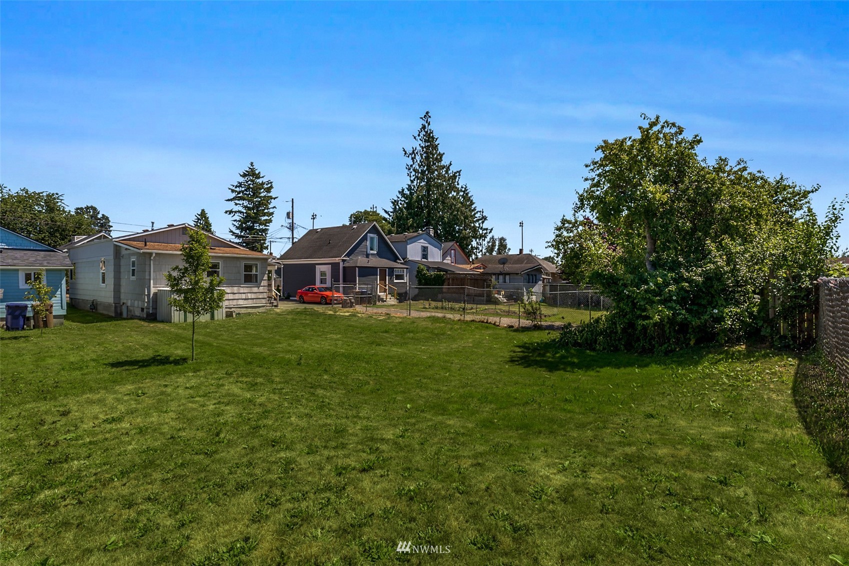 1234 South State Street Tacoma, WA 98405 - Photo 25 of 26 a front view of a house with garden