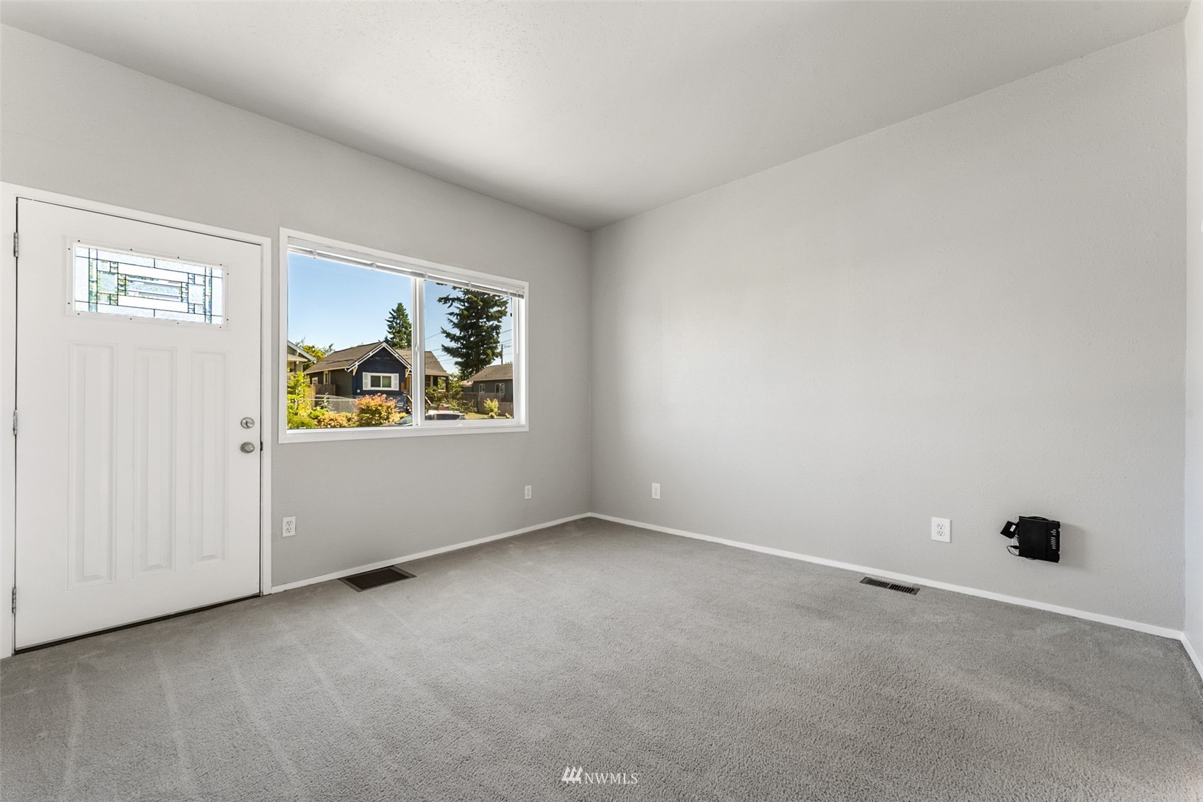 1234 South State Street Tacoma, WA 98405 - Photo 6 of 26 an empty room with windows and painted walls