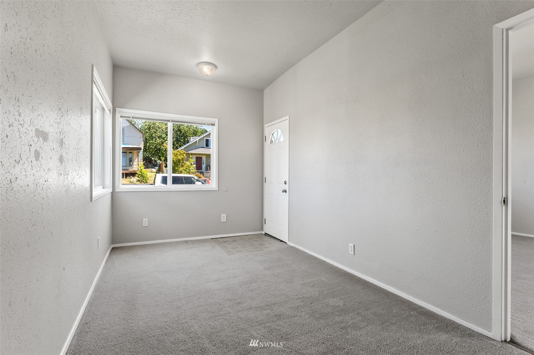 1234 South State Street Tacoma, WA 98405 - Photo 7 of 26 an empty room with windows and closet