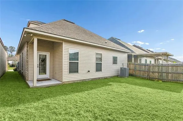 $2,100 | 573 Eagle Loop, Covington, LA 70433