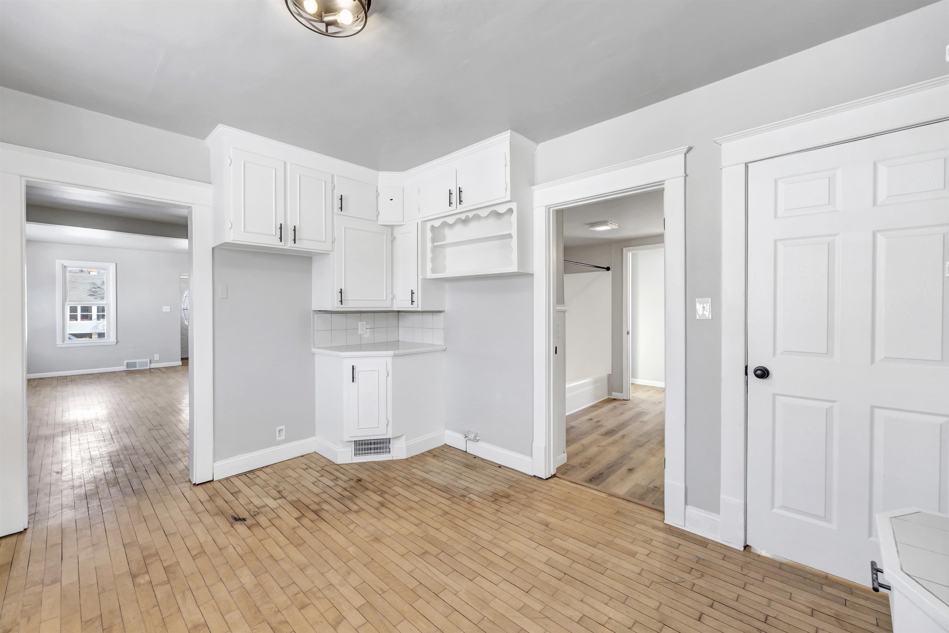 415 East Maple Street Appleton, WI 54915 - Photo 8 of 30