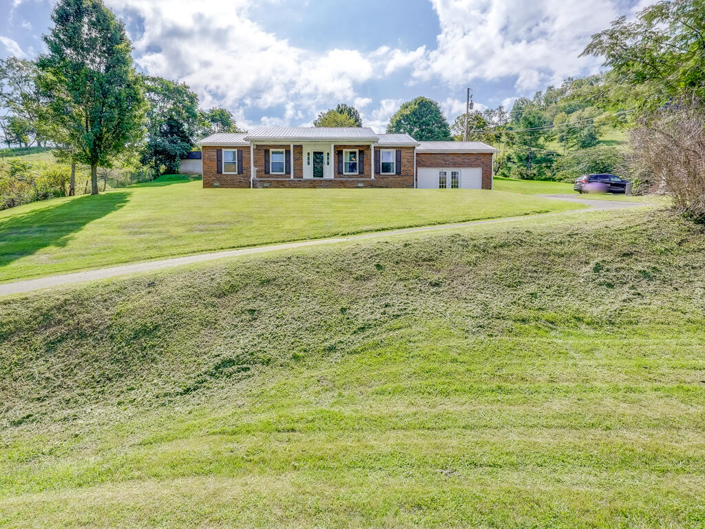 12282 New Garden Road Honaker, VA 24260 - Photo 4 of 47 12282 New Garden Rd MLS005
