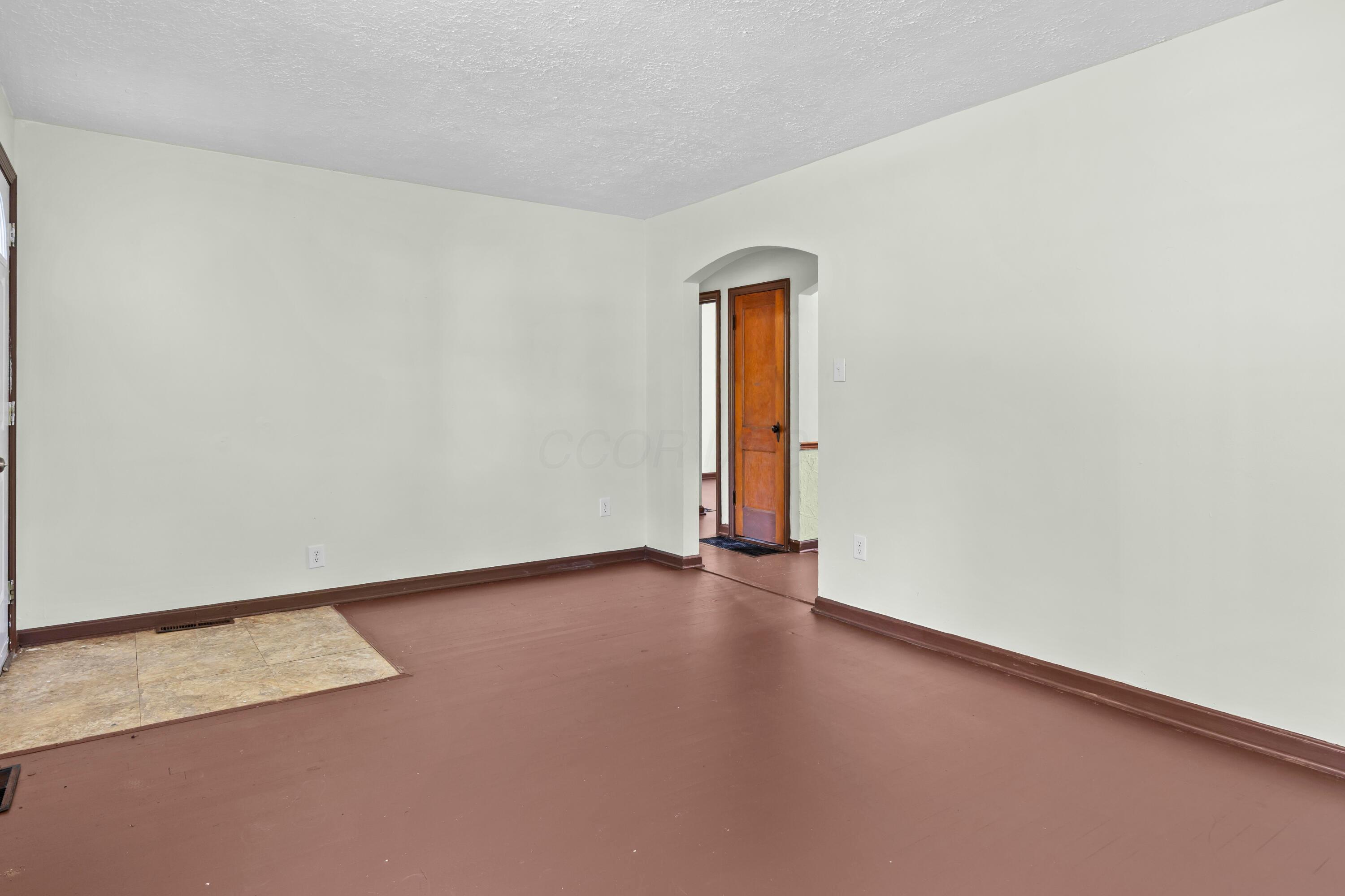 190 Lowell Road Columbus, OH 43209 - Photo 8 of 19 HRFamilyRoom2