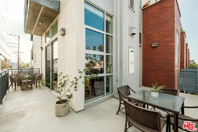$889,000 | 1912 Broadway, Unit 205, Santa Monica, CA 90404