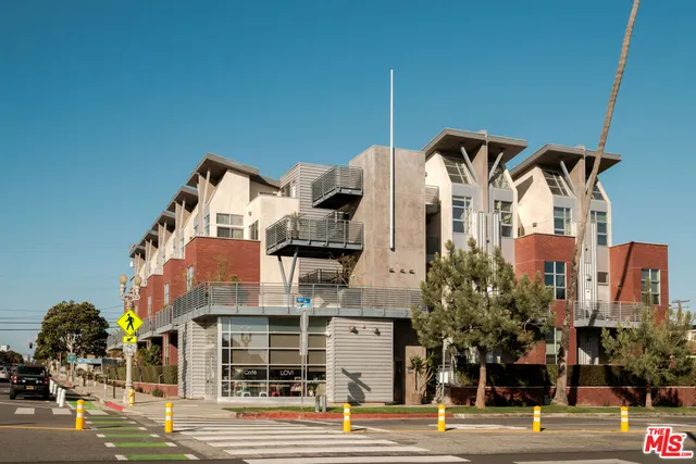 $889,000 | 1912 Broadway, Unit 205, Santa Monica, CA 90404