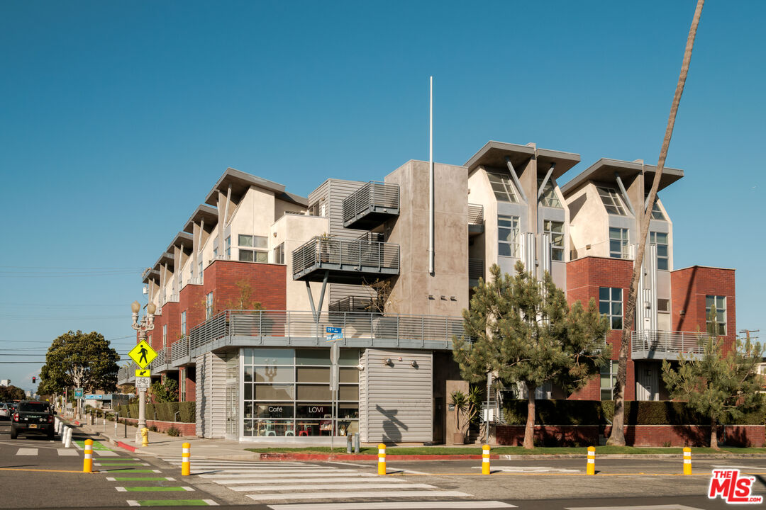 1912 Broadway, Unit 205 Santa Monica, CA 90404 - Photo 18 of 22 a front view of a building with street view