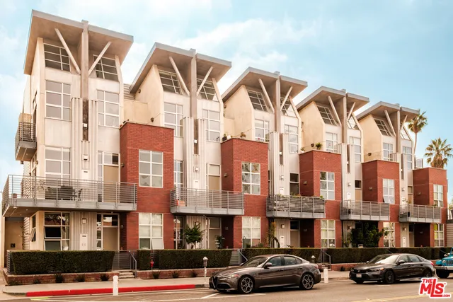 $889,000 | 1912 Broadway, Unit 205, Santa Monica, CA 90404