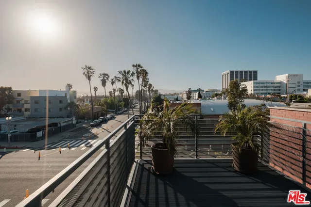 $889,000 | 1912 Broadway, Unit 205, Santa Monica, CA 90404