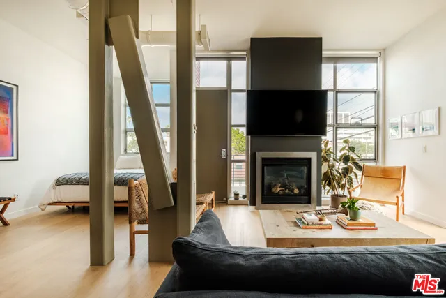 $889,000 | 1912 Broadway, Unit 205, Santa Monica, CA 90404