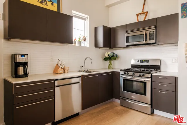 $889,000 | 1912 Broadway, Unit 205, Santa Monica, CA 90404