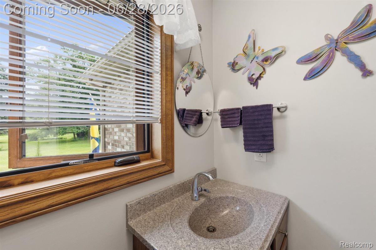 125 Olde Franklin Road Howell, MI 48855 - Photo 28 of 57 Powder room