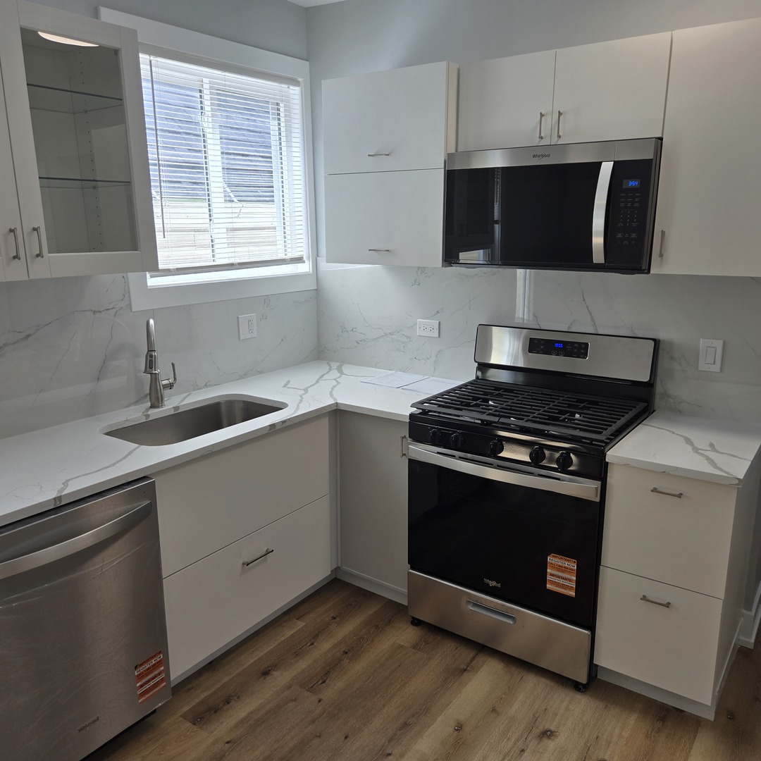 4137 North Bernard Street, Unit 2 Chicago, IL 60618 - Photo 3 of 10