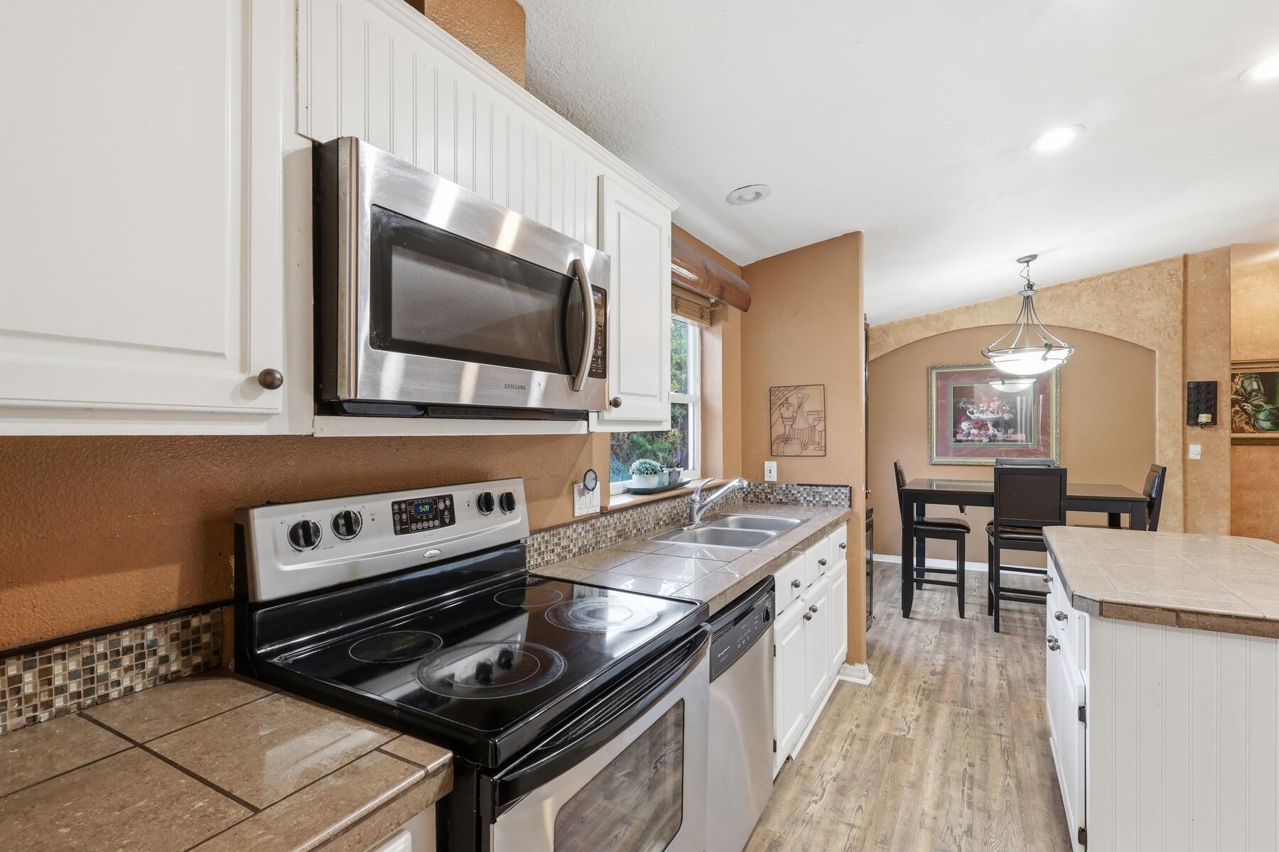 19140 Springfield Court Crescent Lake, OR 97733 - Photo 21 of 50 12_kitchen