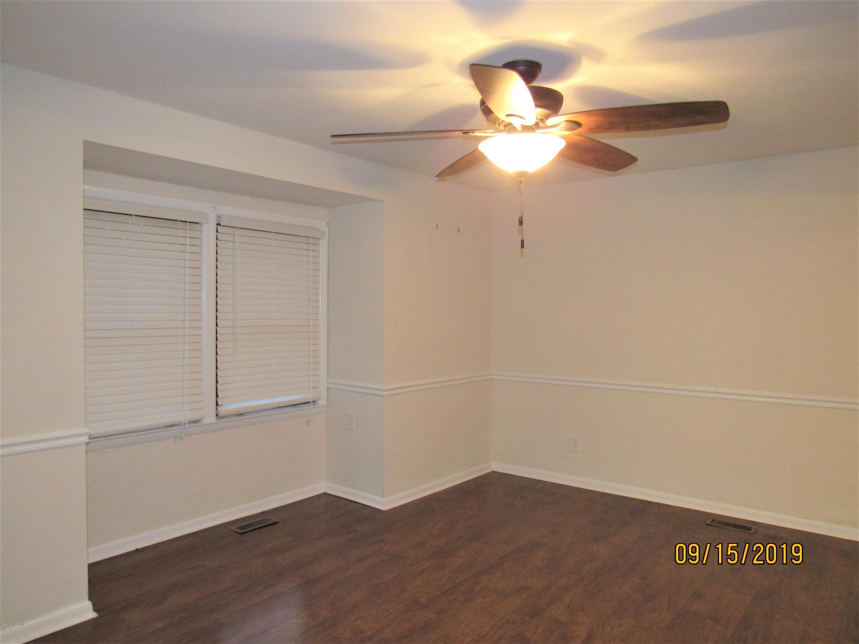 234 Country Club Road Whiteville, NC 28472 - Photo 4 of 23 IMG_5543