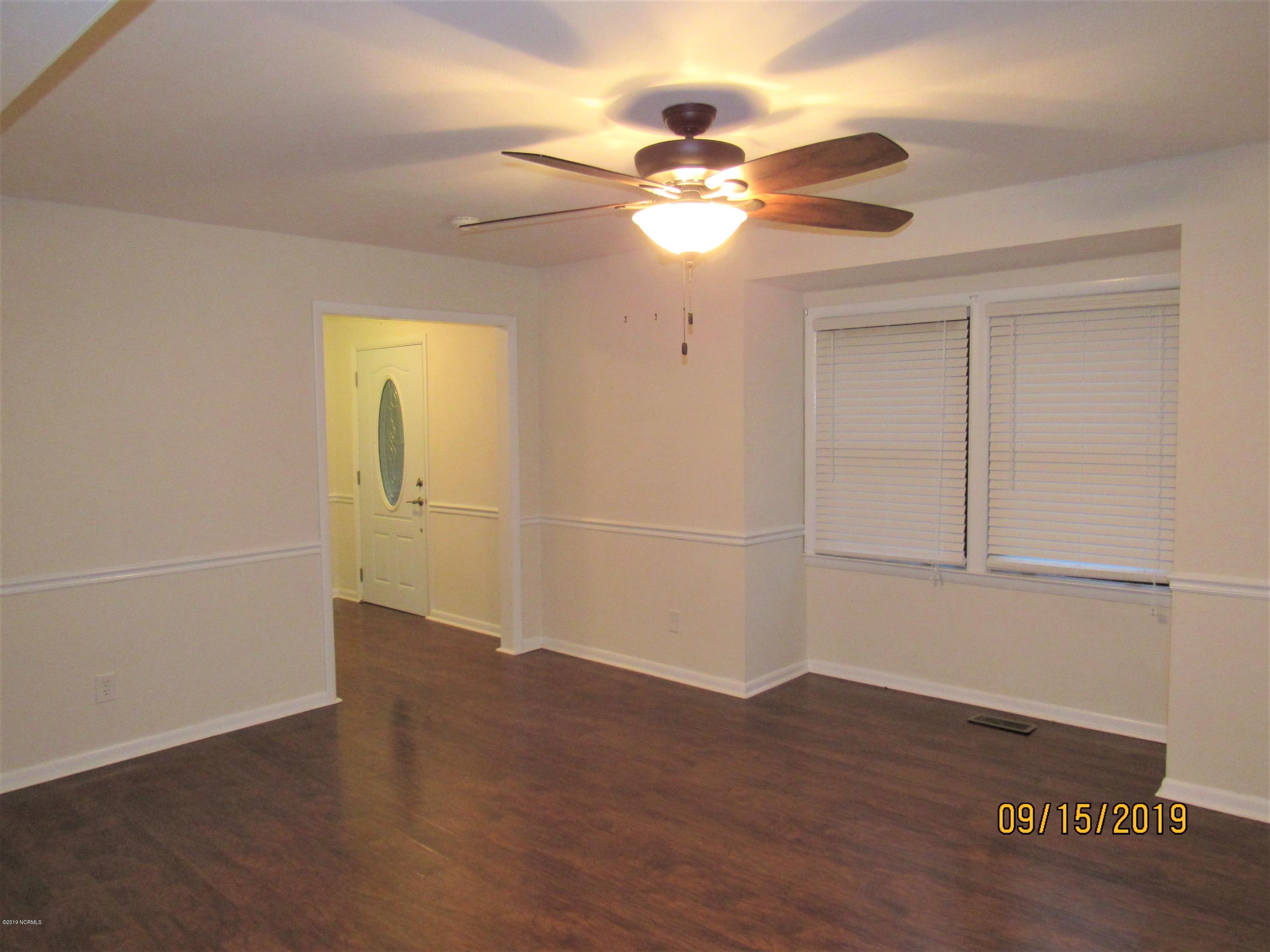 234 Country Club Road Whiteville, NC 28472 - Photo 5 of 23 IMG_5544