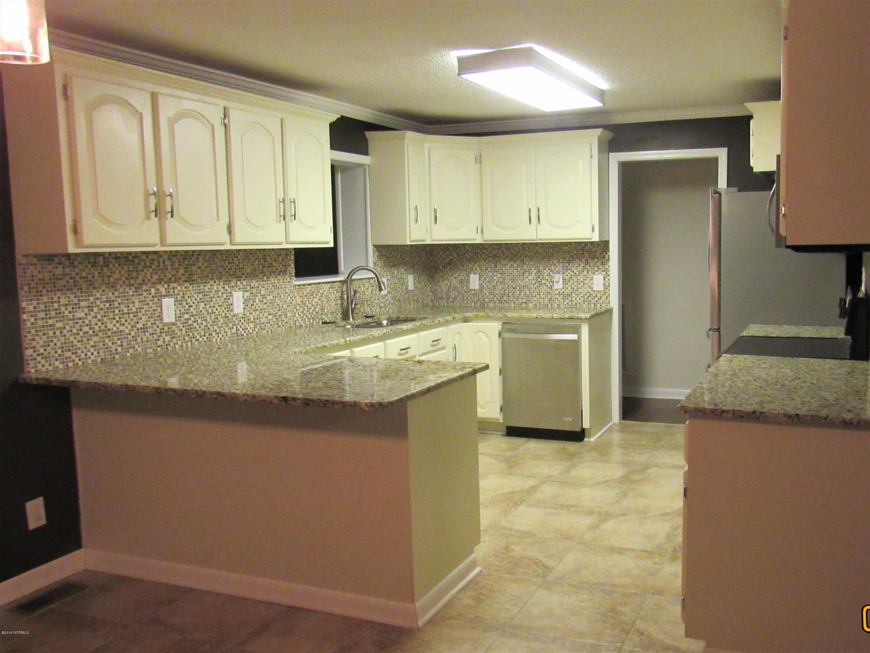 234 Country Club Road Whiteville, NC 28472 - Photo 9 of 23 IMG_5545