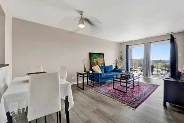 $199,900 | 725 West Huntington Commons Road, Unit 416, Mount Prospect, IL 60056