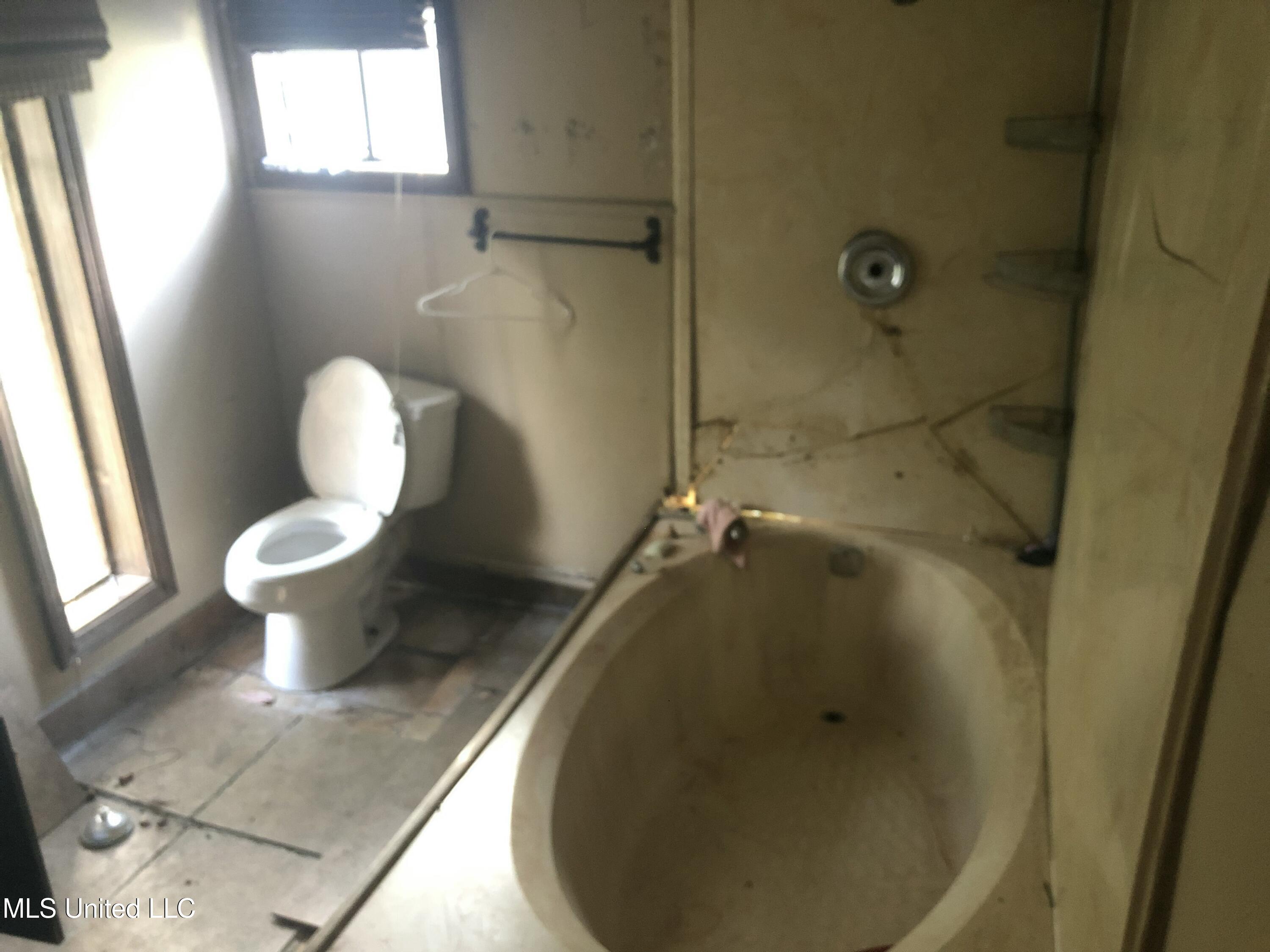 4080 Lake Road Jackson, MS 39212 - Photo 17 of 25 Lake rd-17 - Copy (2)