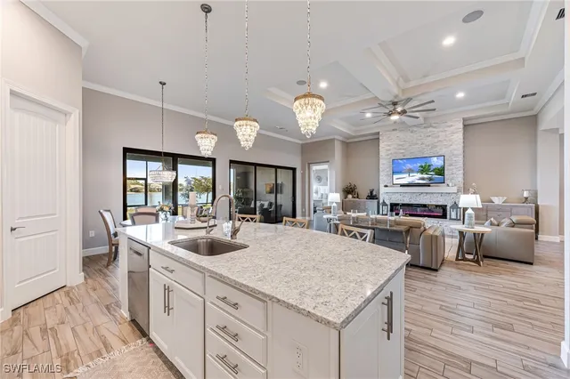 a large kitchen with kitchen island a large island in it