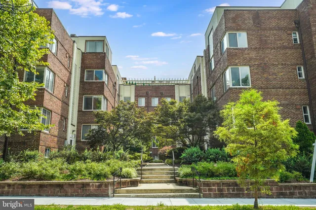 a view of a multi story building