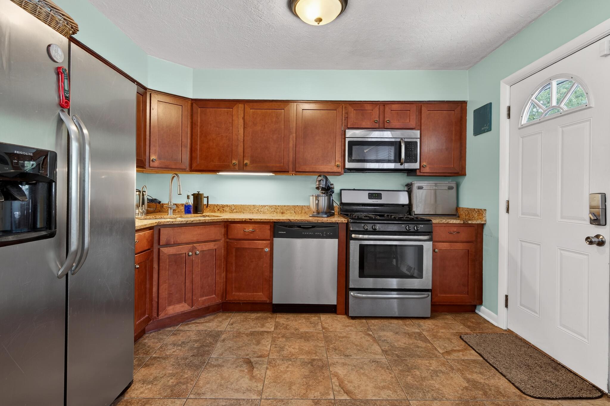 1208 Farragut Street Crown Point, IN 46307 - Photo 12 of 31 2048x1365