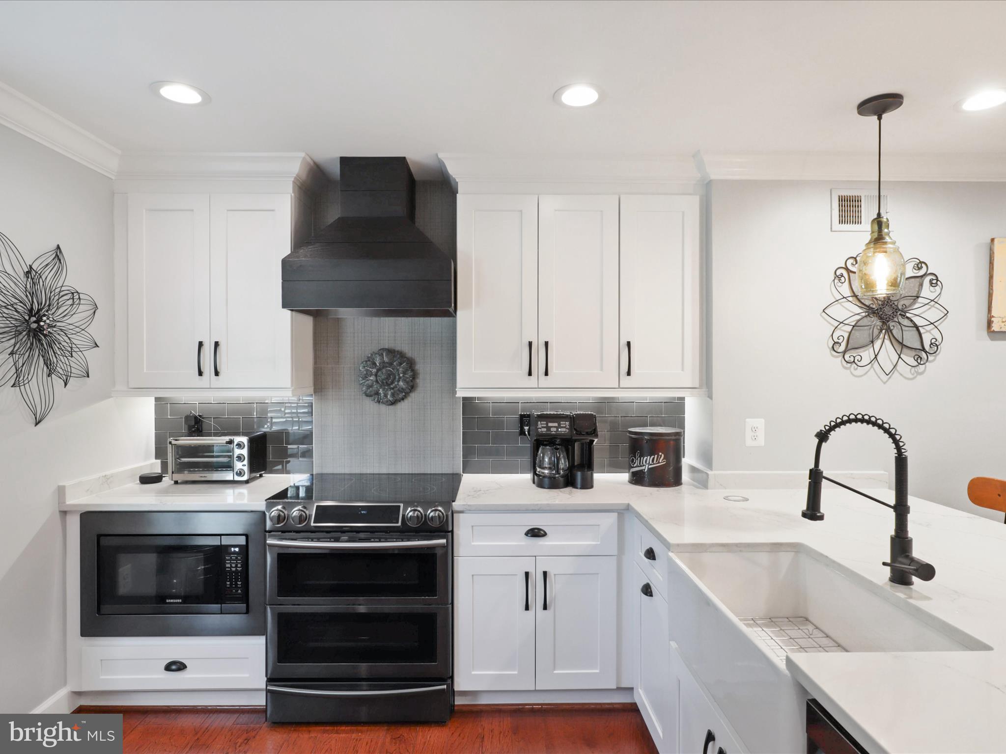 2422 Ridgehampton Court Reston, VA 20191 - Photo 9 of 43