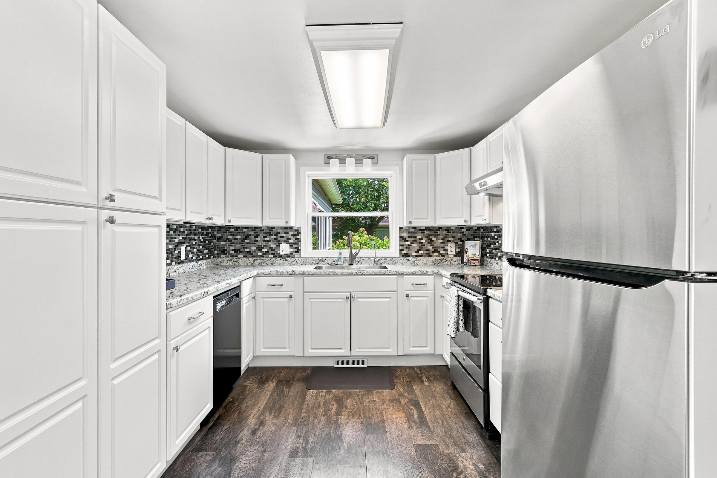19724 Henning Road Schleswig, WI 53042 - Photo 8 of 54 Beautiful Kitchen