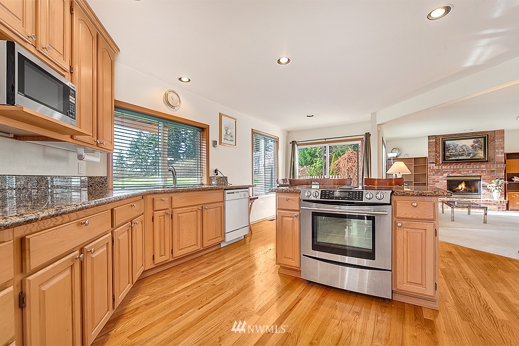 14521 144th Place Southeast Renton, WA 98059 - Photo 4 of 16 Gallery Image 4
