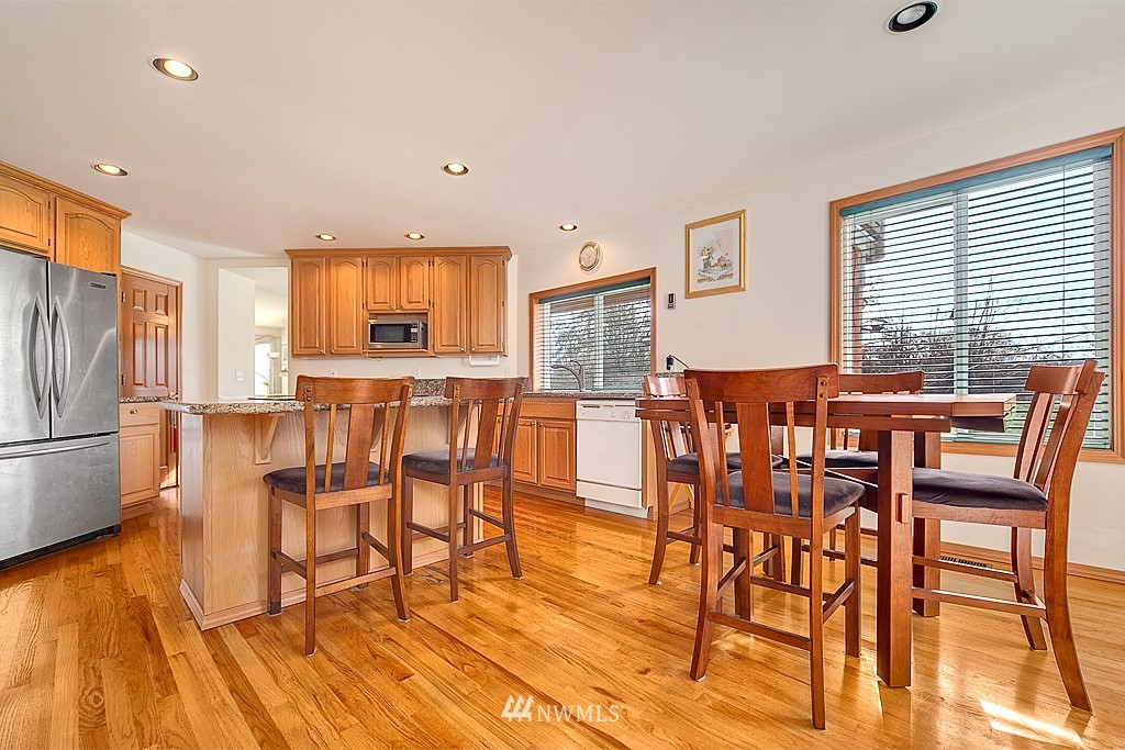 14521 144th Place Southeast Renton, WA 98059 - Photo 5 of 16 Gallery Image 5