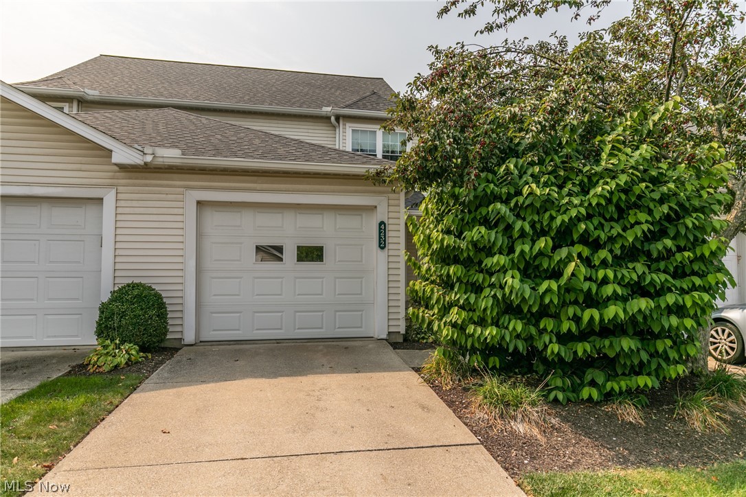 4232 River Ridge Drive Cleveland, OH 44109 - Photo 2 of 35 Gallery Image 2