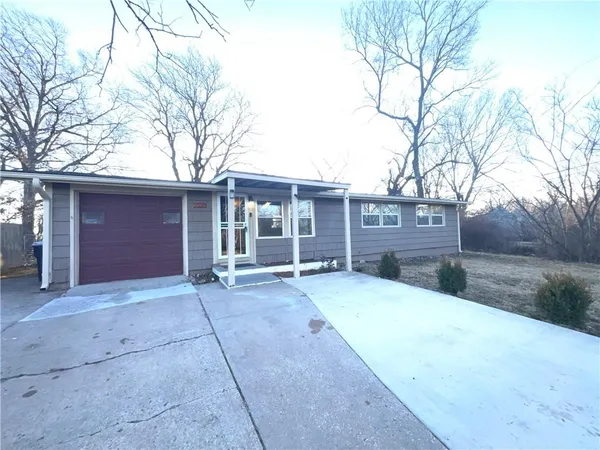 $195,000 | 9509 Grandview Road, Kansas City, MO 64137