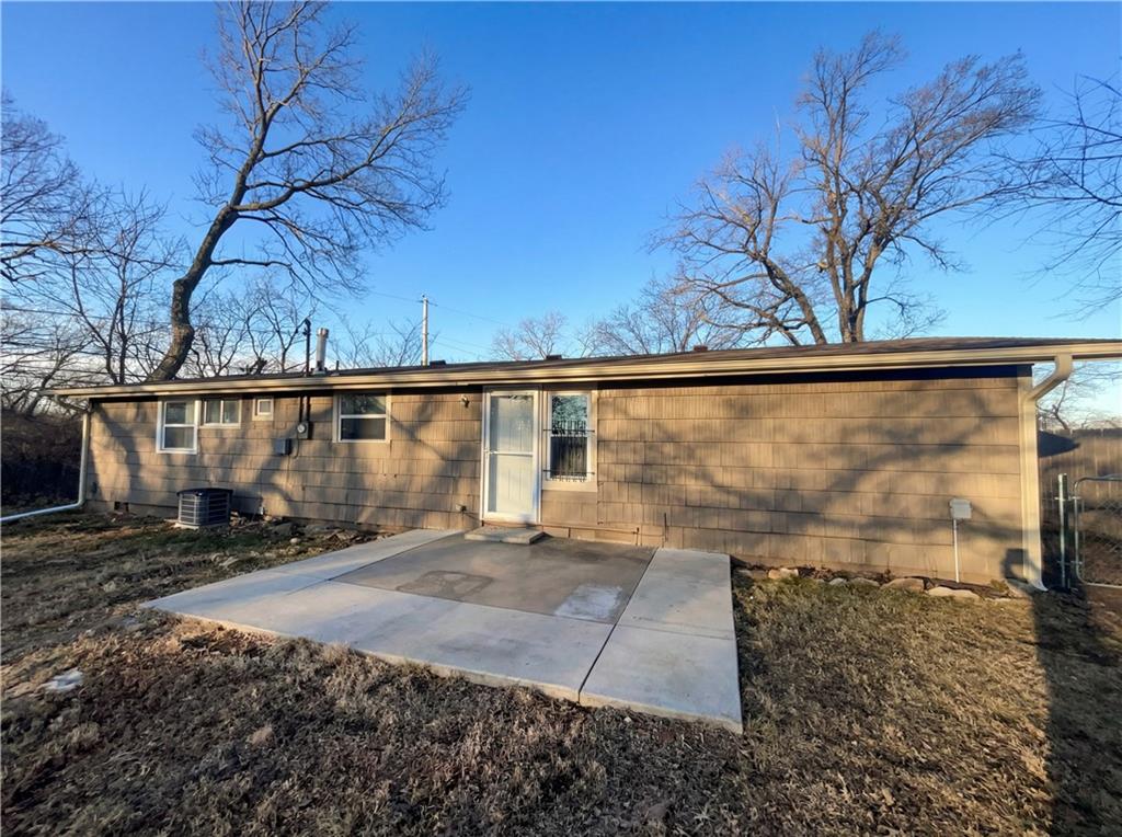 9509 Grandview Road Kansas City, MO 64137 - Photo 5 of 15