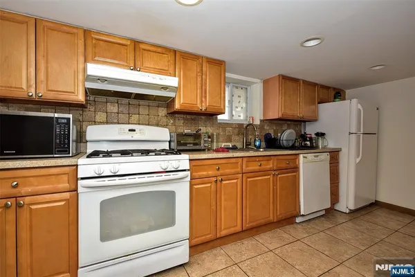$580,000 | 423 North 8th Street, Fairview, NJ 07022