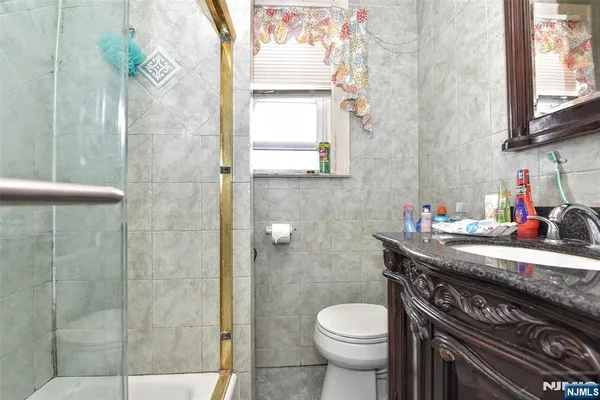 $580,000 | 423 North 8th Street, Fairview, NJ 07022