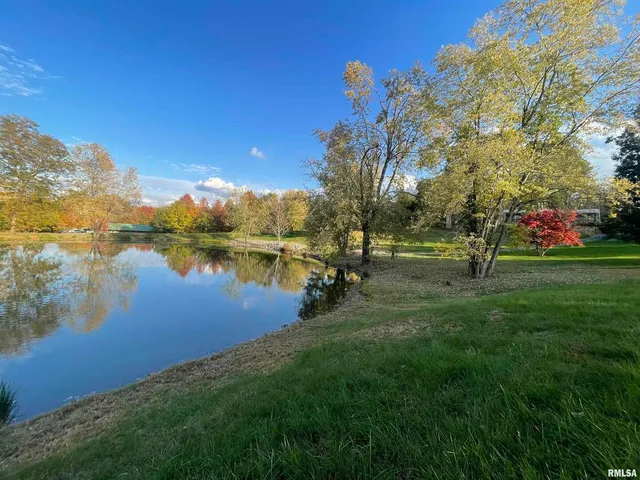 $147,000 | 557 Twin Oaks Drive, Cobden, IL 62920