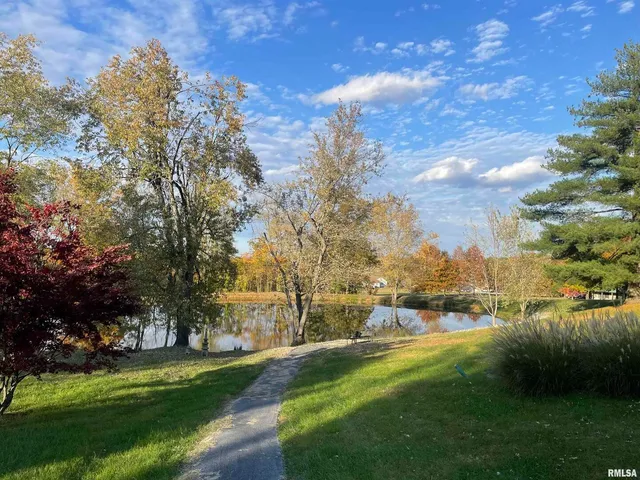 $147,000 | 557 Twin Oaks Drive, Cobden, IL 62920