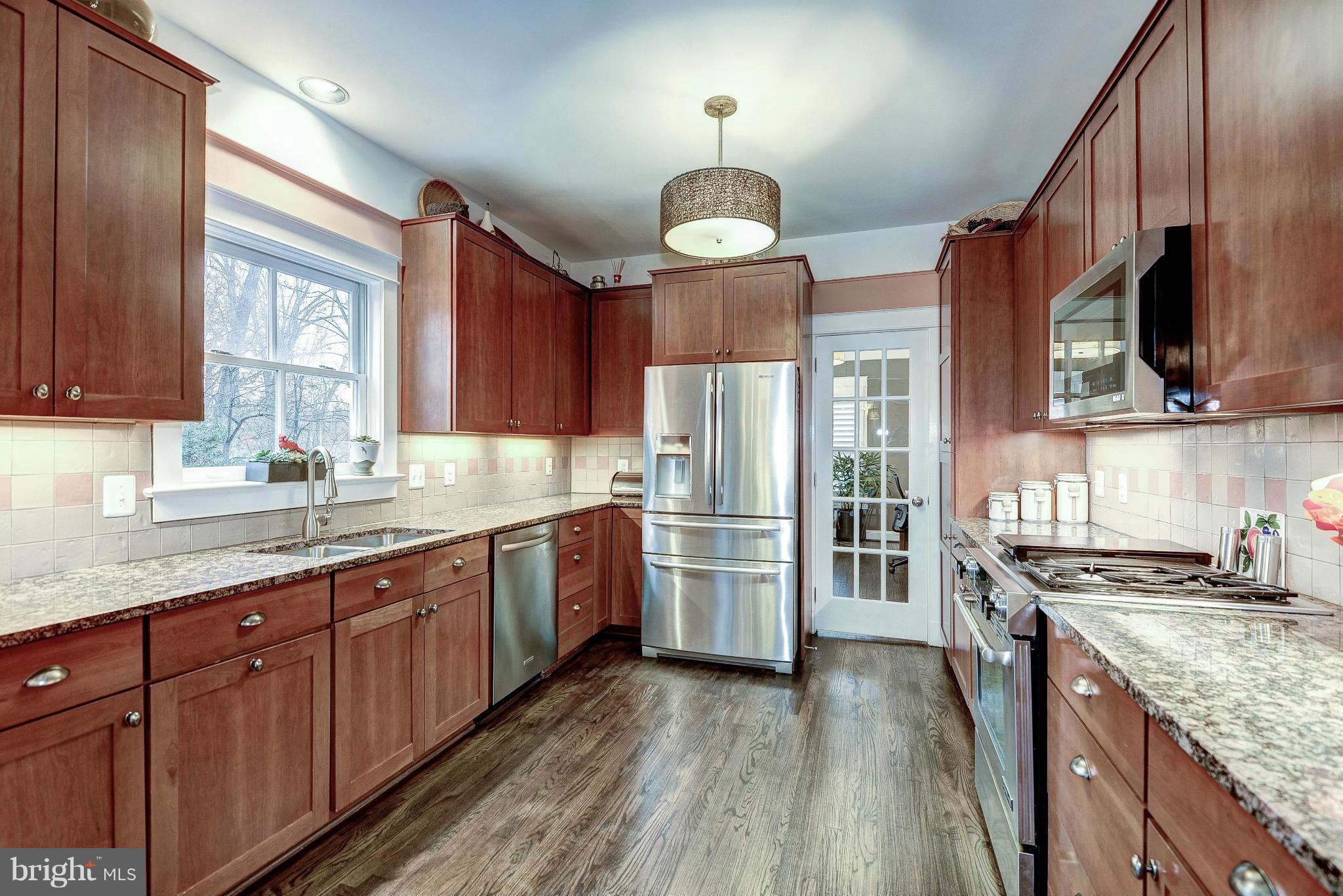 1901 Kirby Road McLean, VA 22101 - Photo 10 of 29 Chef's KIT w/Jenn-Air appliances, granite counters