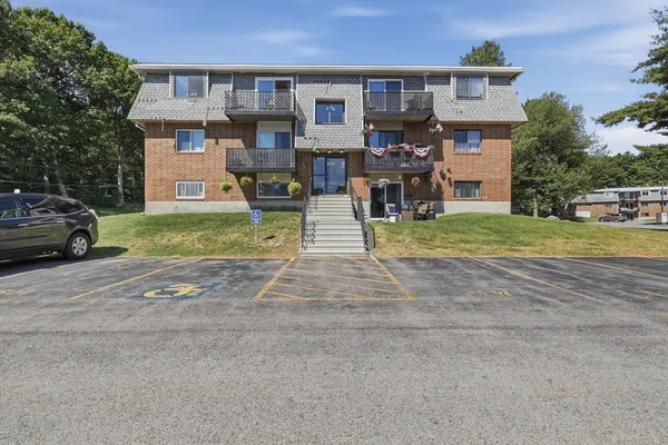 $185,000 | 176 Maple Avenue, Unit 56, Rutland, MA 01543