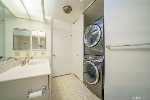 $2,900 | 4260 VÃa Arbolada, Unit 317, Los Angeles, CA 90042