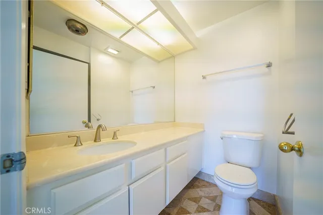 $2,900 | 4260 VÃa Arbolada, Unit 317, Los Angeles, CA 90042