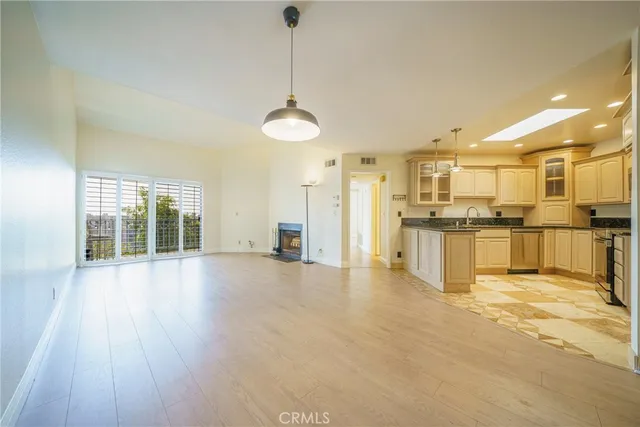 $2,900 | 4260 VÃa Arbolada, Unit 317, Los Angeles, CA 90042