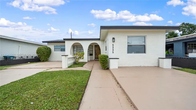 $3,900 | 5225 Mayo Street, Hollywood, FL 33021