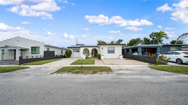 $3,900 | 5225 Mayo Street, Hollywood, FL 33021