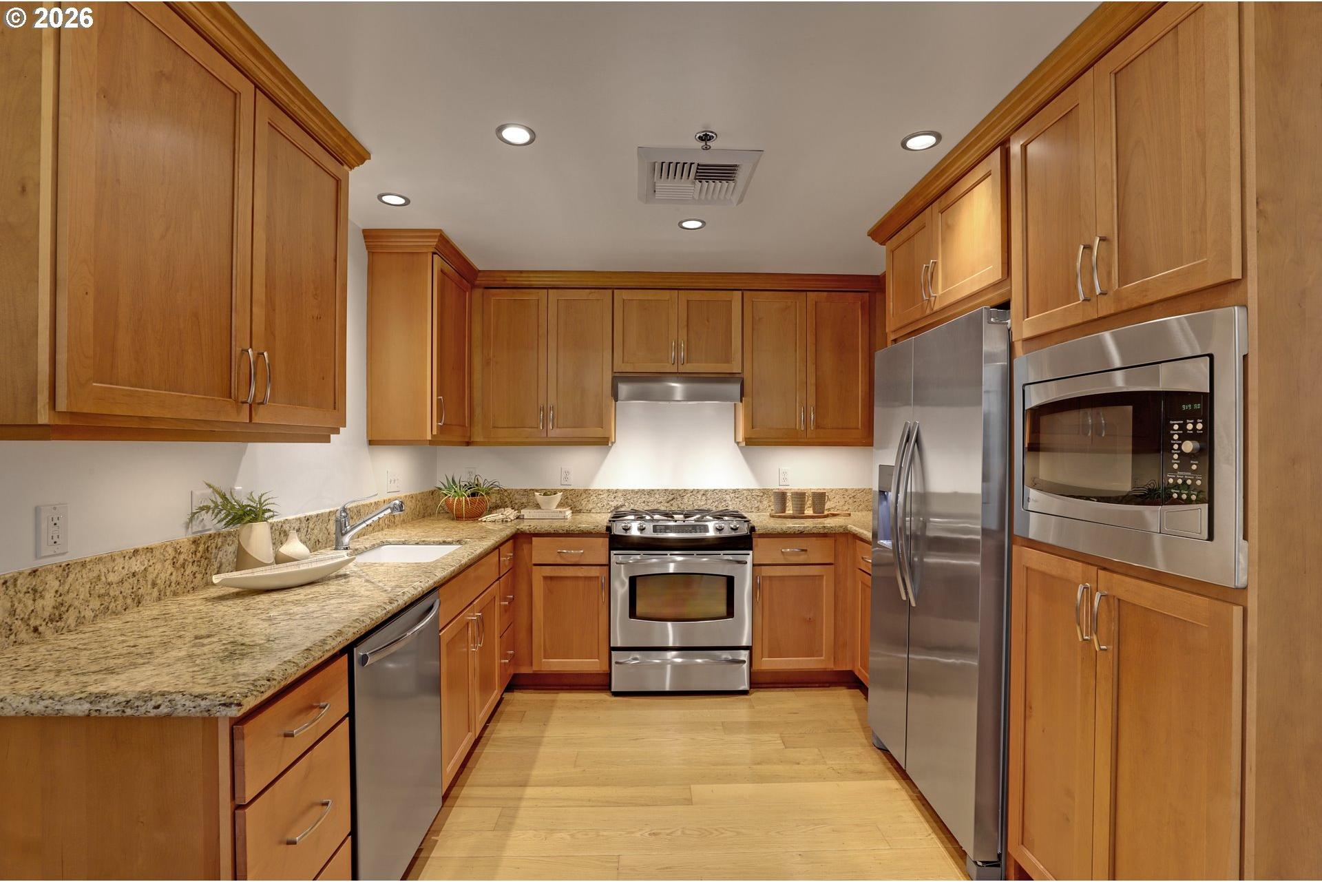 2454 Northwest Westover Road Portland, OR 97210 - Photo 6 of 17 Gallery Image 6