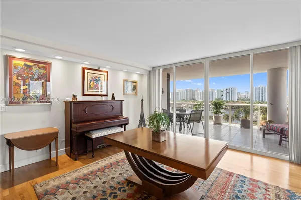 $699,000 | 3598 Yacht Club Drive, Unit 1003, Aventura, FL 33180