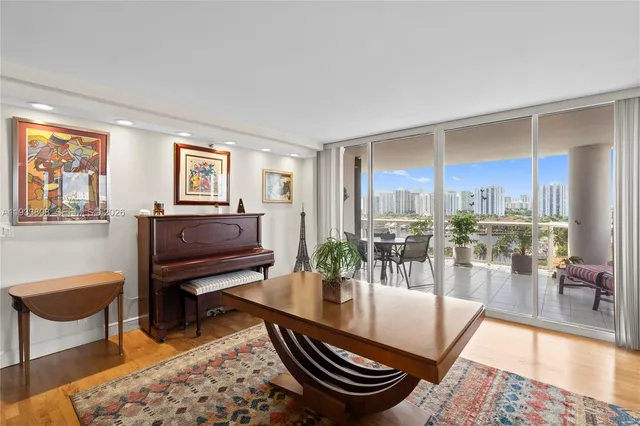 $699,000 | 3598 Yacht Club Drive, Unit 1003, Aventura, FL 33180