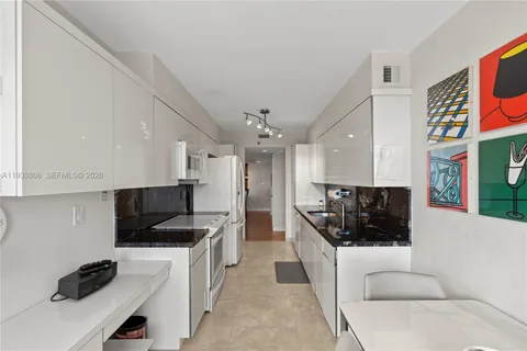 $649,000 | 3598 Yacht Club Drive, Unit 1003, Aventura, FL 33180