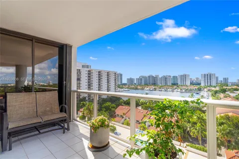 $649,000 | 3598 Yacht Club Drive, Unit 1003, Aventura, FL 33180