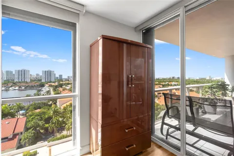 $649,000 | 3598 Yacht Club Drive, Unit 1003, Aventura, FL 33180