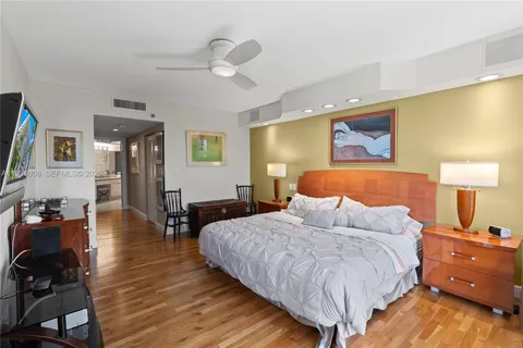 $649,000 | 3598 Yacht Club Drive, Unit 1003, Aventura, FL 33180